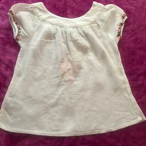 Beautiful design on the little girls summer top.